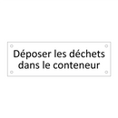 Déposer les déchets dans le conteneur
