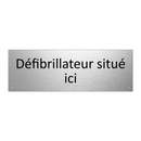 Défibrillateur situé ici
