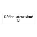 Défibrillateur situé ici