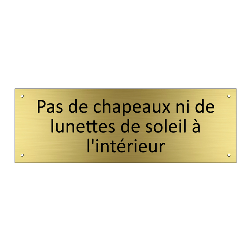 Pas de chapeaux ni de lunettes de soleil à l'intérieur