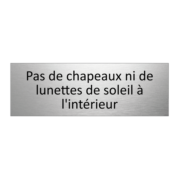 Pas de chapeaux ni de lunettes de soleil à l'intérieur