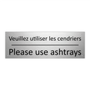 Veuillez utiliser les cendriers /.../ - Please use ashtrays