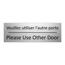 Veuillez utiliser l'autre porte /.../ - Please Use Other Door