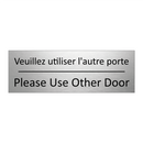 Veuillez utiliser l'autre porte /.../ - Please Use Other Door