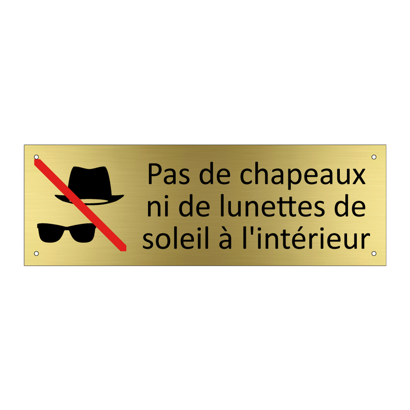 Pas de chapeaux ni de lunettes de soleil à l'intérieur