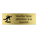 Veuillez faire attention à la marche