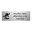 Veuillez faire attention à la marche