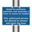 Seules les personnes autorisées  /.../ - Only authorized persons are allowed  /.../