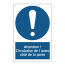 Attention ! Circulation de l'autre côté de la porte