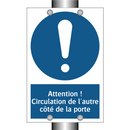 Attention ! Circulation de l'autre côté de la porte