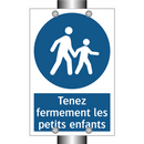 Tenez fermement les petits enfants