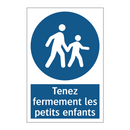 Tenez fermement les petits enfants