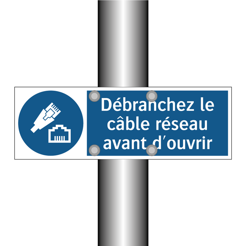 Débranchez le câble réseau avant d'ouvrir