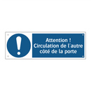 Attention ! Circulation de l'autre côté de la porte