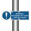 Attention ! Circulation de l'autre côté de la porte