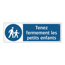 Tenez fermement les petits enfants