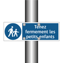 Tenez fermement les petits enfants