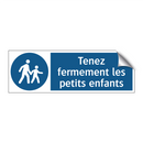 Tenez fermement les petits enfants