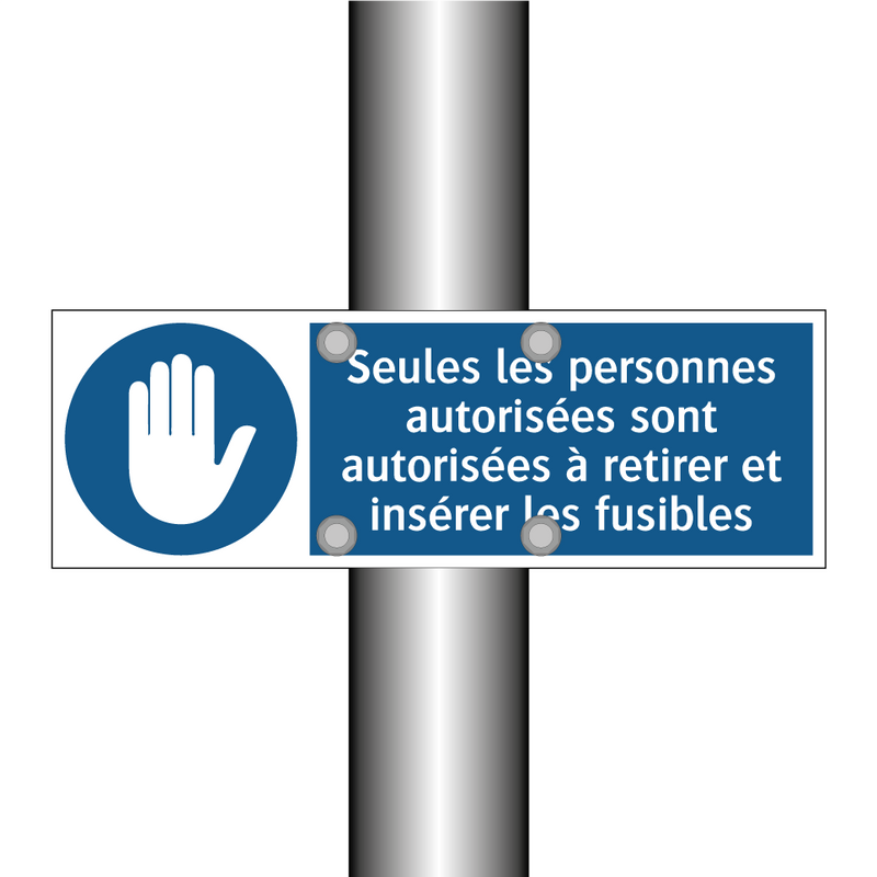 Seules les personnes autorisées sont autorisées à retirer et insérer les fusibles