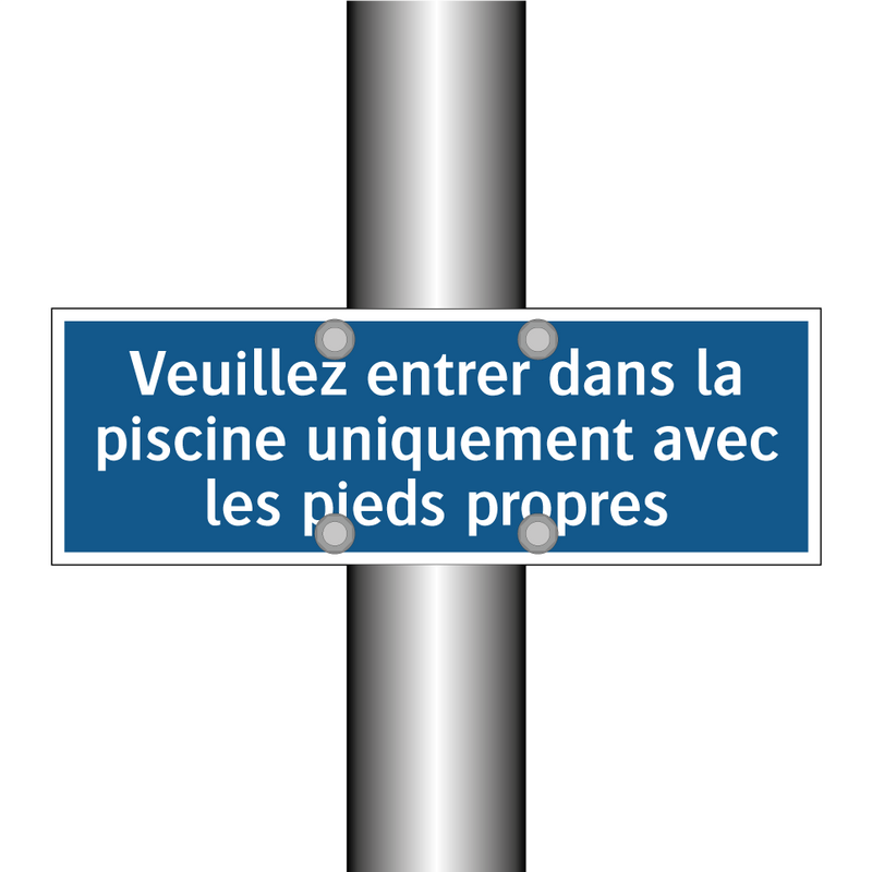 Veuillez entrer dans la piscine uniquement avec les pieds propres.