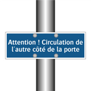 Attention ! Circulation de l'autre côté de la porte