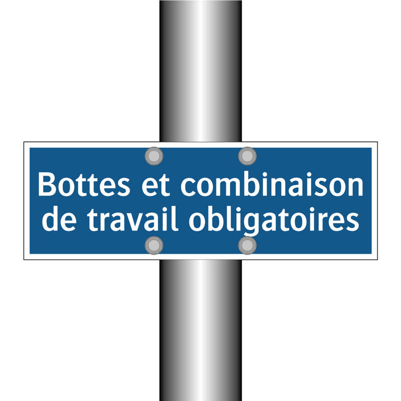 Bottes et combinaison de travail obligatoires