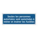 Seules les personnes autorisées sont autorisées à retirer et insérer les fusibles