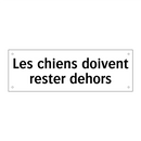 Les chiens doivent rester dehors