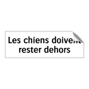 Les chiens doivent rester dehors