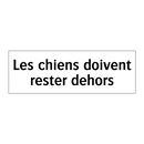Les chiens doivent rester dehors
