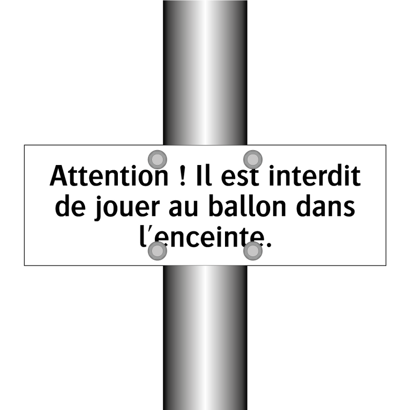 Attention ! Il est interdit de jouer au ballon dans l'enceinte.