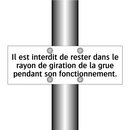 Il est interdit de rester dans le rayon de giration de la grue pendant son fonctionnement.