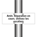 Arrêt. Réparation en cours. Utilisez les escaliers