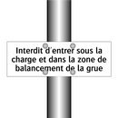 Interdit d'entrer sous la charge et dans la zone de balancement de la grue