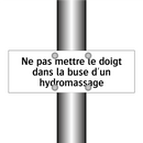 Ne pas mettre le doigt dans la buse d'un hydromassage