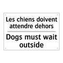 Les chiens doivent attendre dehors /.../ - Dogs must wait outside