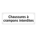 Chaussures à crampons interdites