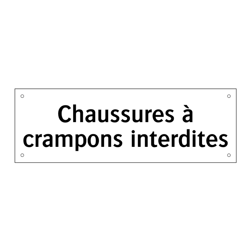 Chaussures à crampons interdites