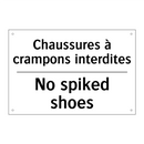 Chaussures à crampons interdites /.../ - No spiked shoes