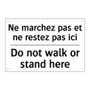 Ne marchez pas et ne restez pas  /.../ - Do not walk or stand here
