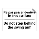 Ne pas passer derrière le bras  /.../ - Do not step behind the swing arm /.../