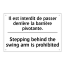 Il est interdit de passer derrière  /.../ - Stepping behind the swing arm  /.../