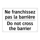 Ne franchissez pas la barrière - Do not cross the barrier