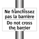 Ne franchissez pas la barrière - Do not cross the barrier