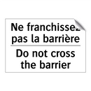 Ne franchissez pas la barrière - Do not cross the barrier