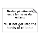 Ne doit pas être mis entre les  /.../ - Must not get into the hands of  /.../