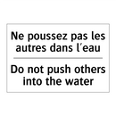 Ne poussez pas les autres dans  /.../ - Do not push others into the water /.../