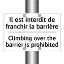 Il est interdit de franchir la  /.../ - Climbing over the barrier is prohibited /.../