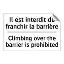 Il est interdit de franchir la  /.../ - Climbing over the barrier is prohibited /.../