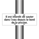 Il est interdit de sauter dans l'eau depuis le bord de la piscine.
